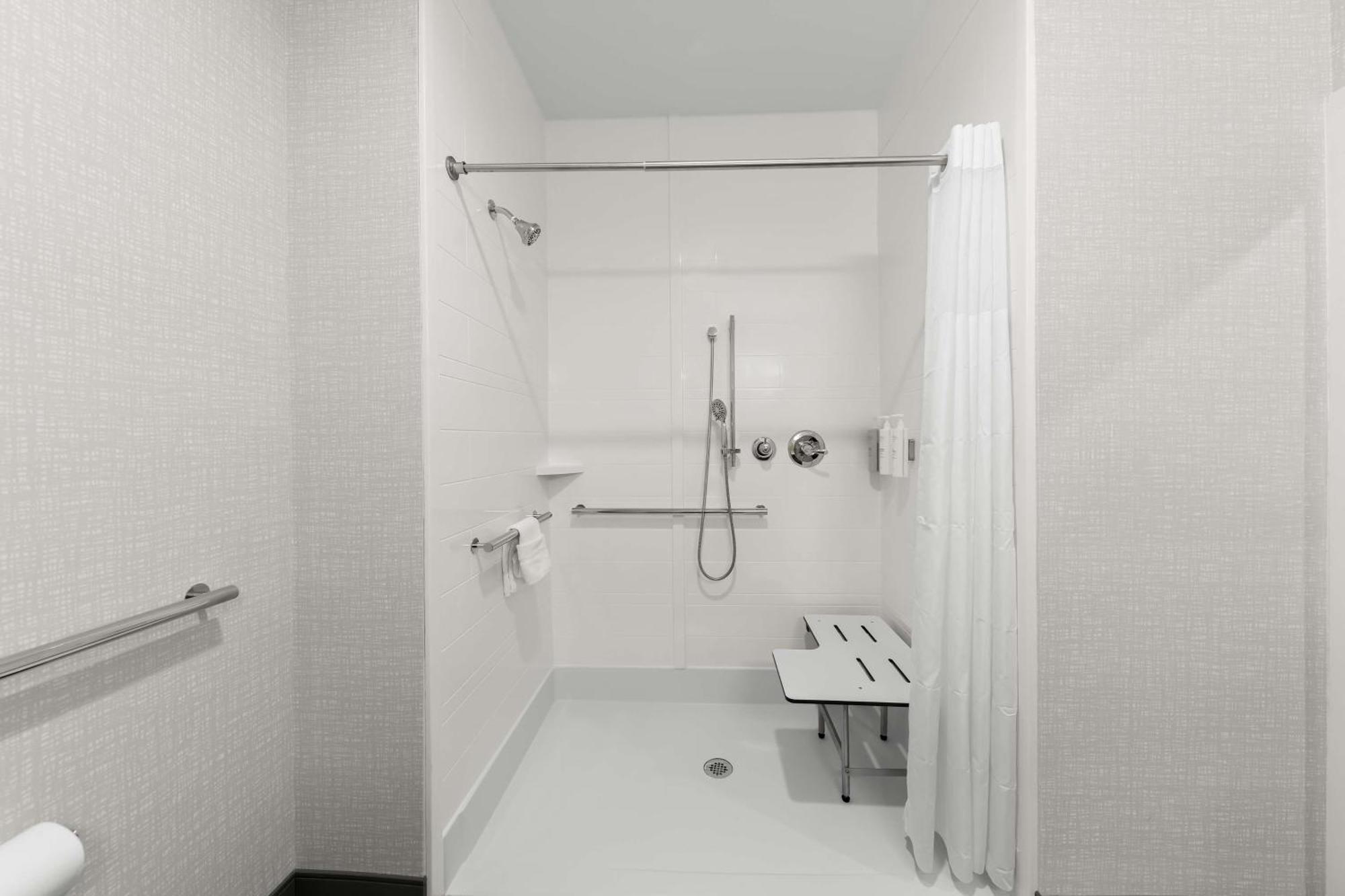 Hampton Inn & Suites שרמן מראה חיצוני תמונה